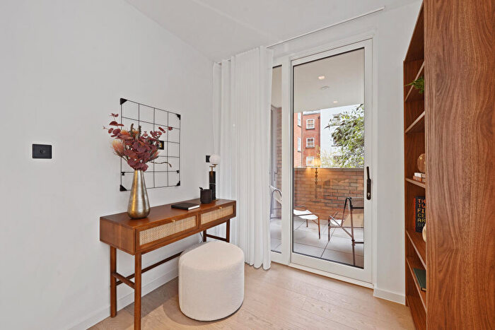 3 Bedroom Mews For Sale In Lamb Mews, London Fields, E8 - Photo 10