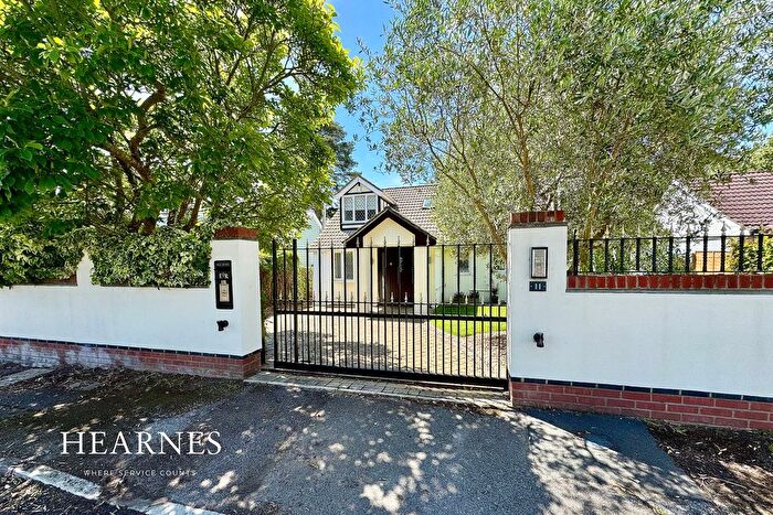 4 Bedroom Detached House For Sale In Thwaite Road, Coy Pond, Poole, BH12