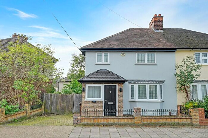 3 Bedroom End Of Terrace House To Rent In Rainham Road North, Dagenham, RM10