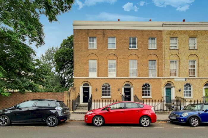 2 Bedroom Flat To Rent In Tredegar Square, Bow, London, E3