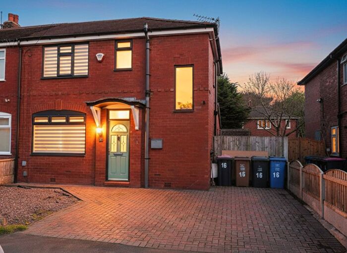 3 Bedroom Semi Detached House For Sale In Elsinore Avenue, Irlam, M44