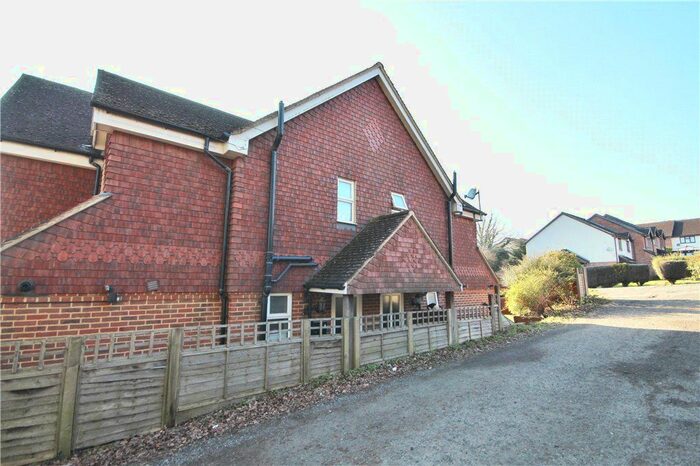 2 Bedroom End Of Terrace House To Rent In Kingston Road, Leatherhead, Surrey, KT22