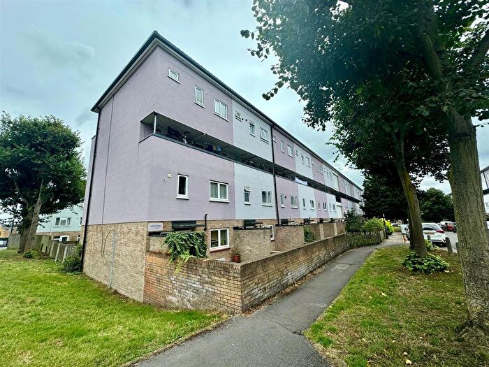 3 Bedroom Maisonette To Rent In Lytchet Way, Enfield, EN3