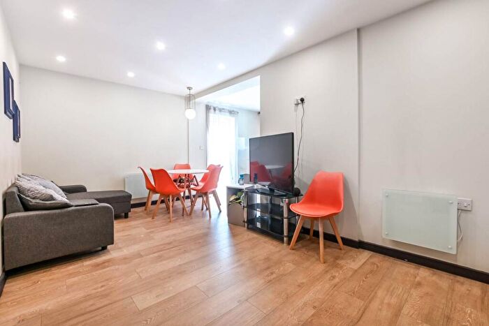 3 Bedroom Flat To Rent In Jupp Road, Stratford, London, E15