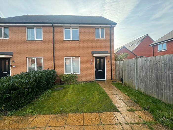 3 Bedroom Semi-Detached House To Rent In Victor Close, Aylesbury, HP18
