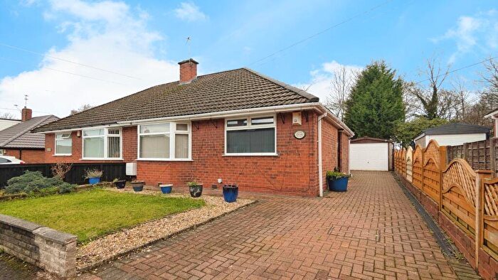 2 Bedroom Semi Detached House For Sale In Laurel Avenue, Oldham, OL9