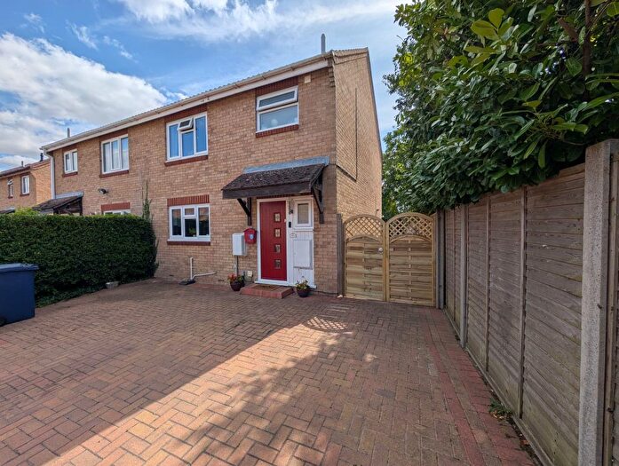 3 Bedroom Semi-detached House For Sale In The Rampleys, Hemingford Grey, Huntingdon, PE28