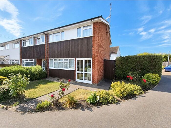 3 Bedroom End Of Terrace House For Sale In Briar Close, Hockley, Essex, SS5