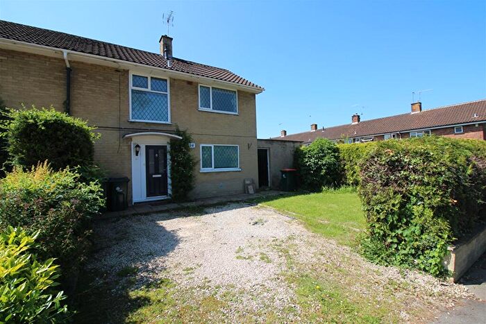 2 Bedroom House To Rent In Broomdashers Road, Crawley, RH10