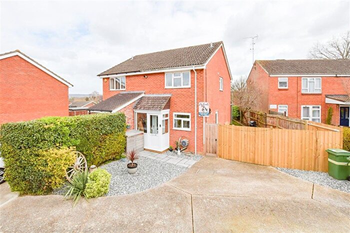 2 Bedroom Semi Detached House For Sale In Highview Close, Maidstone, Kent, ME15