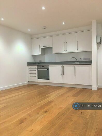 1 Bedroom Flat To Rent In Benson Place, Chesterton, Cambridge, CB4