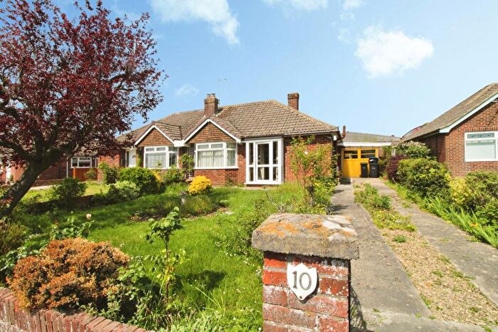 3 Bedroom Bungalow For Sale In Doubledays, Cricklade, SN6