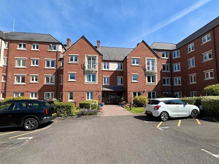 2 Bedroom Flat For Sale In Drury Lane, Stourbridge, DY8