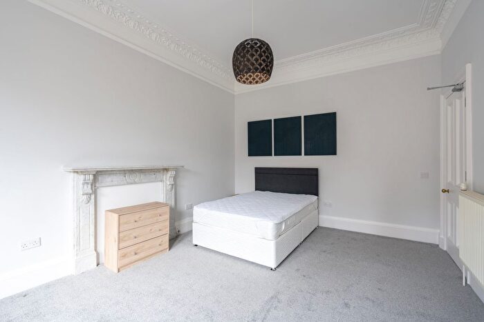 2 Bedroom Flat To Rent In Bruntsfield Gardens, Edinburgh, EH10