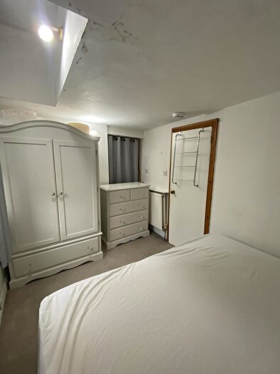 1 Bedroom Flat To Rent In Parkway, Camden, London, NW1