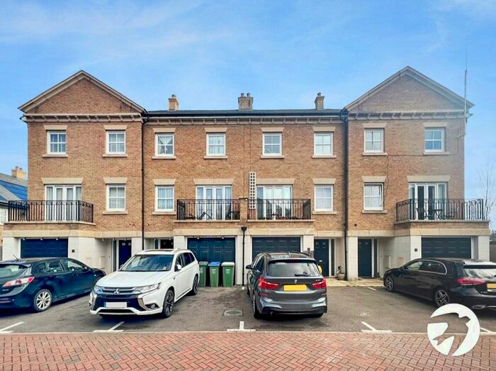 4 Bedroom Town House To Rent In Rainbow Road, Erith, Kent, DA8
