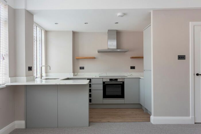 1 Bedroom Flat To Rent In Balham High Road, London, SW17