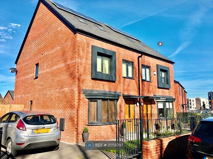 4 Bedroom Semi-Detached House To Rent In Lawnswood Road, Manchester, M12