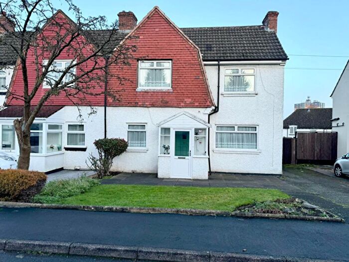 3 Bedroom End Of Terrace House For Sale In Laburnum Avenue, Smethwick, B67