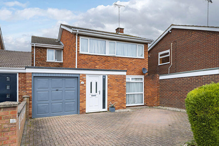 4 Bedroom Link Detached House For Sale In Baccara Grove, Bletchley, Milton Keynes, MK2