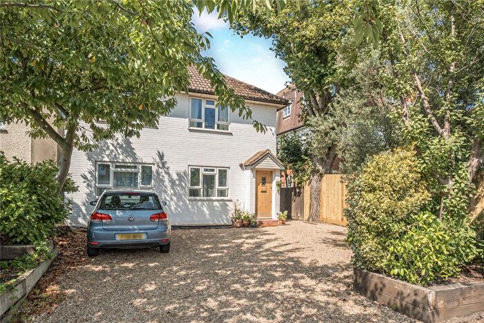 2 Bedroom Maisonette For Sale In Surbiton, KT6