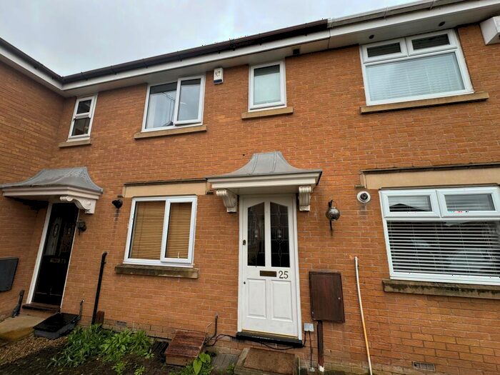 2 Bedroom Town House To Rent In The Paddock, Boulton Moor, DE24