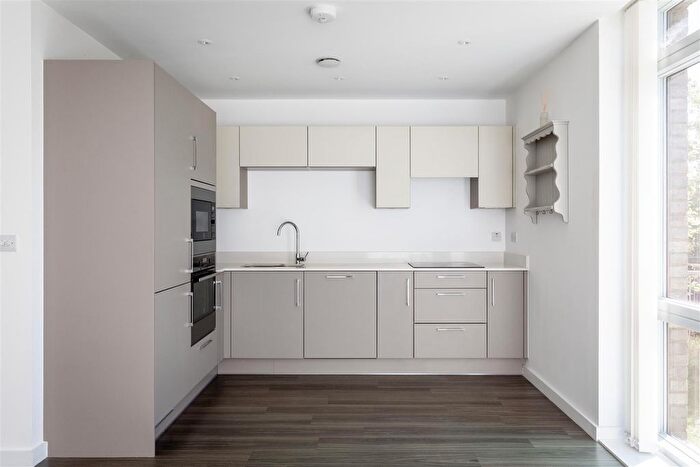 1 Bedroom Flat For Sale In Garden Flat At Beacon Heights, Church Road, Haywards Heath, RH16