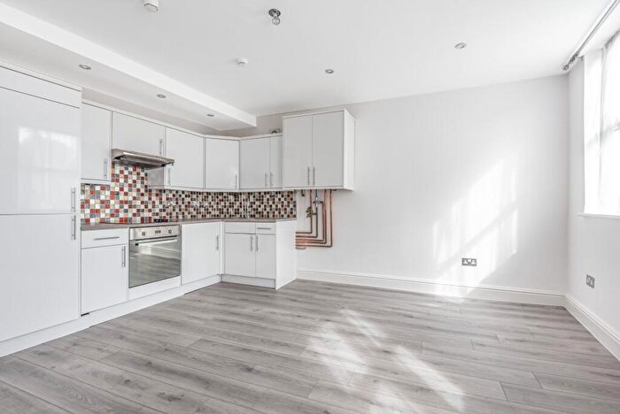 2 Bedroom Flat To Rent In Dulwich Road, London, SE24