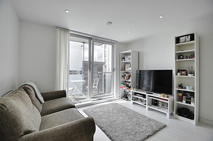 1 Bedroom Flat To Rent In Burgoyne House, Ealing Road, Brentford, TW8