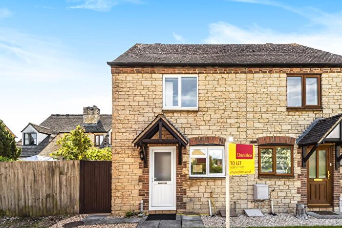 2 Bedroom End Of Terrace House To Rent In Painswick Close, Witney, OX28