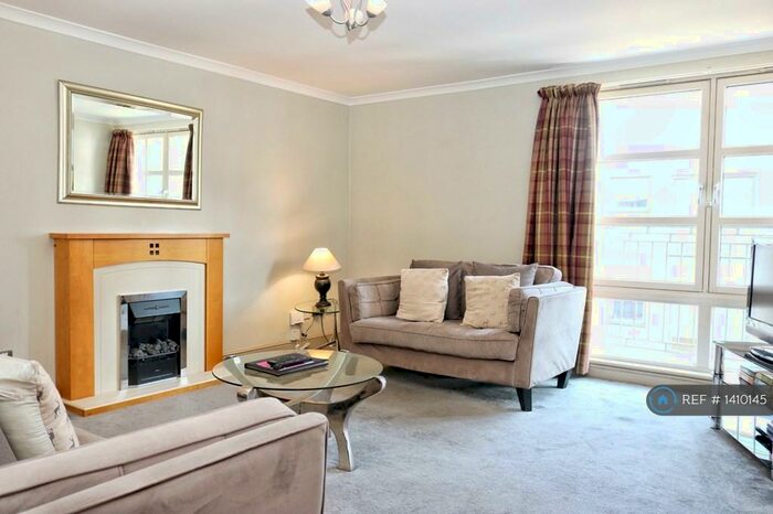 2 Bedroom Flat To Rent In Old Tolbooth Wynd, Edinburgh, EH8