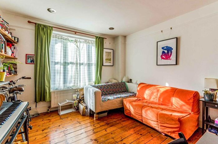 1 Bedroom Flat To Rent In Chillingworth Road, Holloway, London, N7