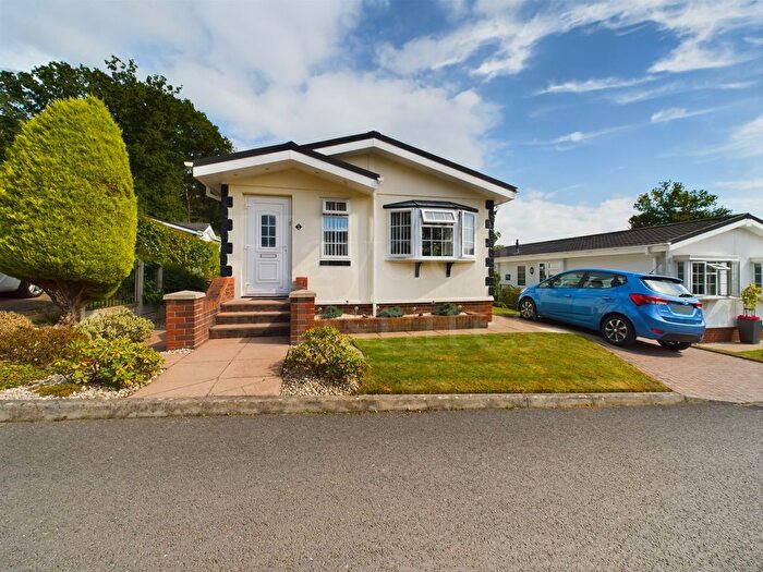 2 Bedroom Mobile/park Home For Sale In Homelands Park, Chorley, Bridgnorth, WV16