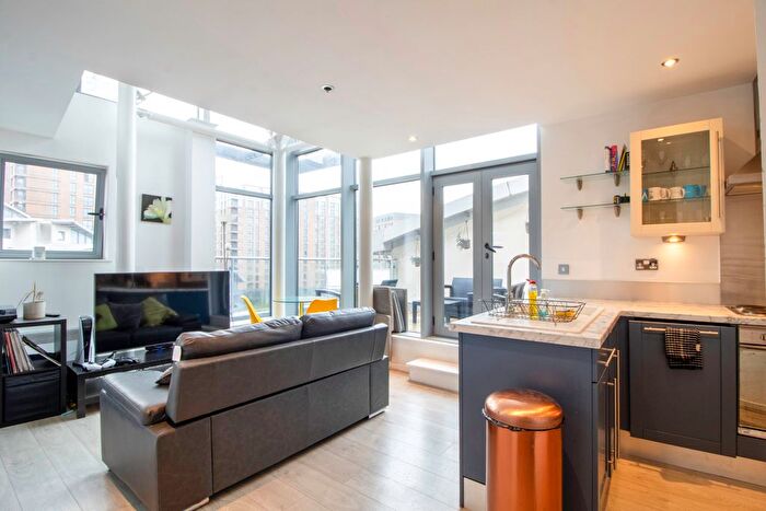 2 Bedroom Flat To Rent In Gotts Road, Leeds, LS12