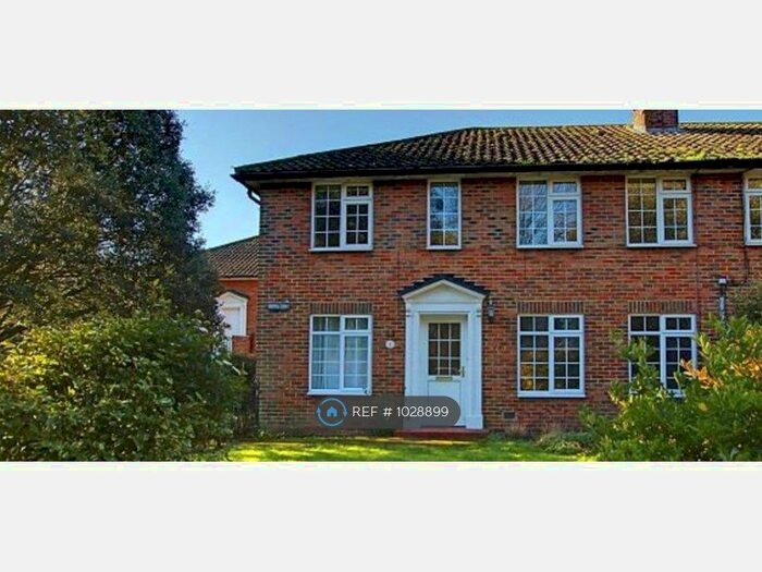 2 Bedroom Flat To Rent In Chappell Croft, Worthing, BN11