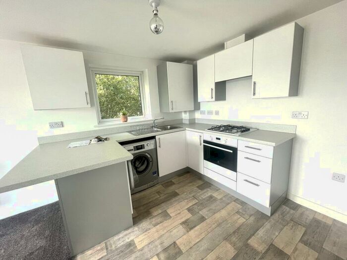 2 Bedroom Flat To Rent In Cei Tir Y Castell, Barry, CF63