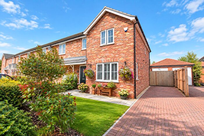 3 Bedroom End Of Terrace House For Sale In Fritillary Drive, Healing, Grimsby, DN41