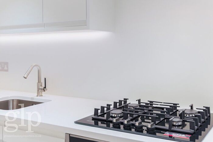 1 Bedroom Flat To Rent In Carnaby Street, London, Greater London, W1F