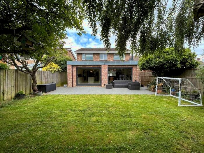 4 Bedroom Detached House To Rent In Windmill Hill Drive, Bletchley, MK3