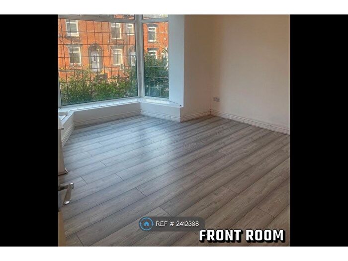 4 Bedroom End Of Terrace House To Rent In Lees Road, Oldham, OL4