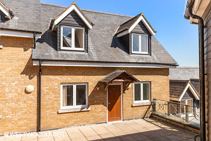 4 Bedroom Apartment To Rent In High Street, Hoddesdon, EN11