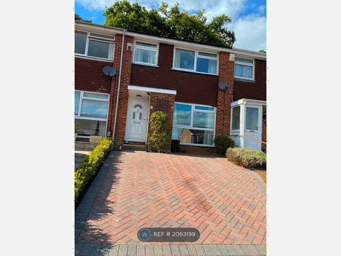 3 Bedroom Terraced House To Rent In Clovelly Way, Kent, BR6