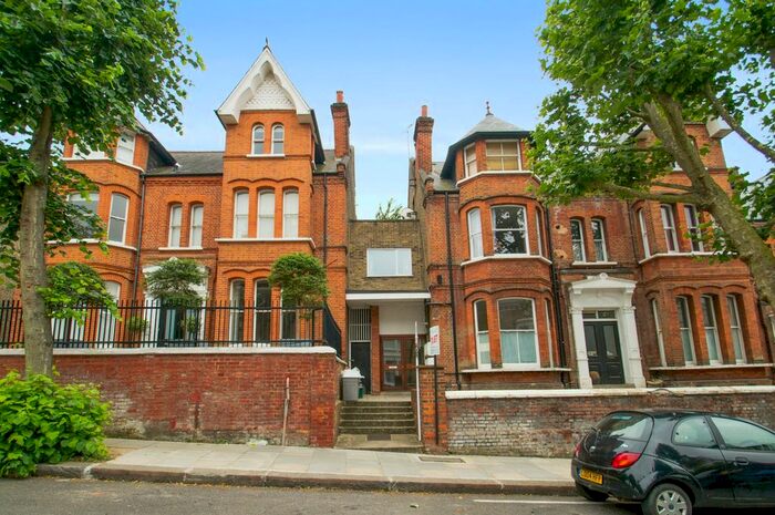 Studio To Rent In Hemstal Road, London, NW6