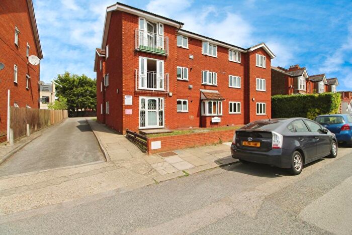 1 Bedroom Flat To Rent In Chiltern Court, Buckingham Road, Harrow, HA1