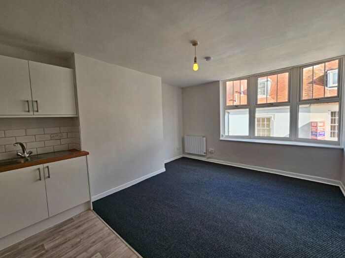 2 Bedroom Flat To Rent In Sheaf Street, Daventry, Northants, NN11