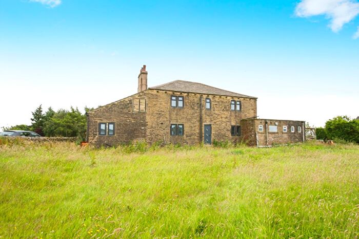 4 Bedroom Detached House For Sale In Wainstalls, Halifax, West Yorkshire, HX2