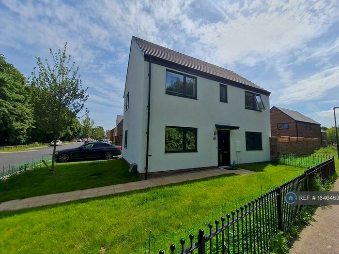 3 Bedroom Detached House To Rent In Blackberry Road, Doncaster, DN4