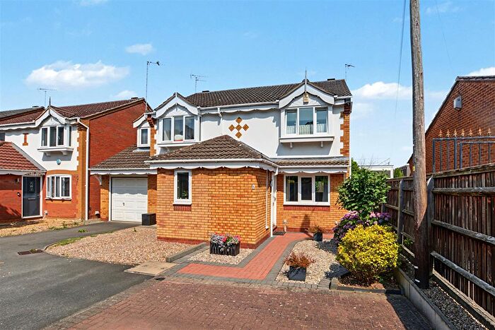 2 Bedroom Semi-Detached House For Sale In Coachmans Croft, Nottingham, NG8