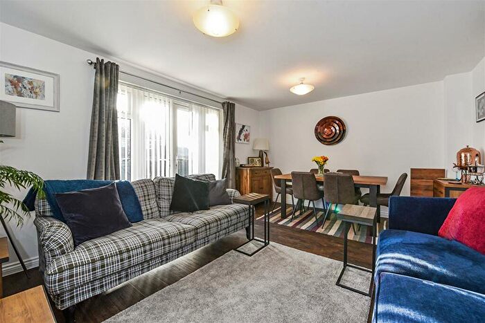 3 Bedroom Town House For Sale In Whitebeam Close, Andover, SP11