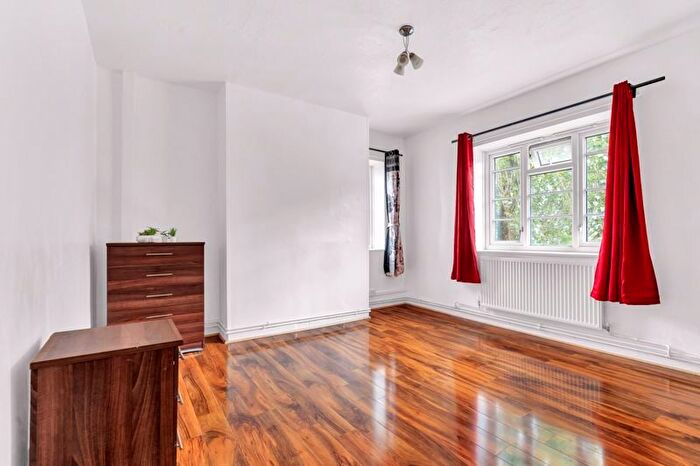 5 Bedroom Flat To Rent In Carnwath Road, Fulham, London, SW6